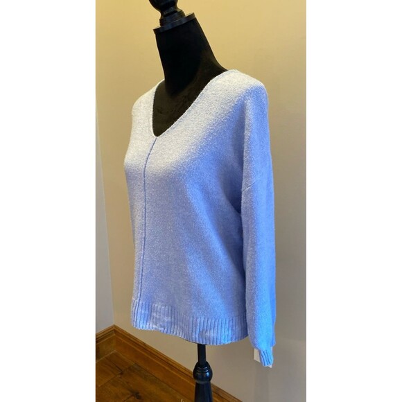 Vince Camuto Sweater Size Large V Neck Baby Blue “Fuzzy” Knit Soft Top - Picture 3 of 10